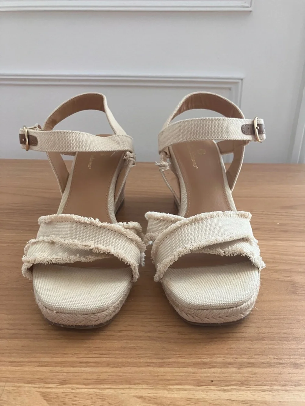 Tommy Bahama light cream